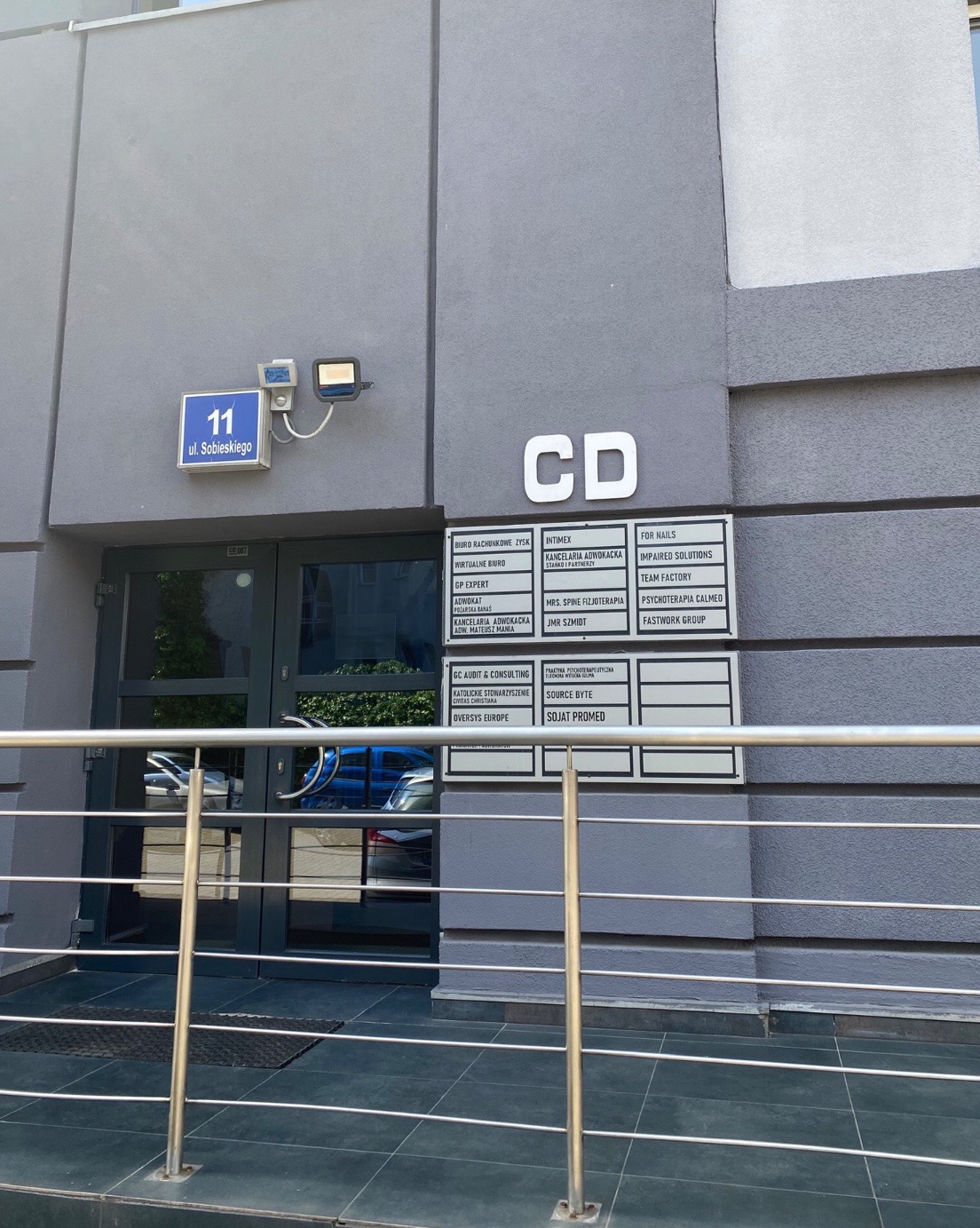 Wejście do budynku kancelarii