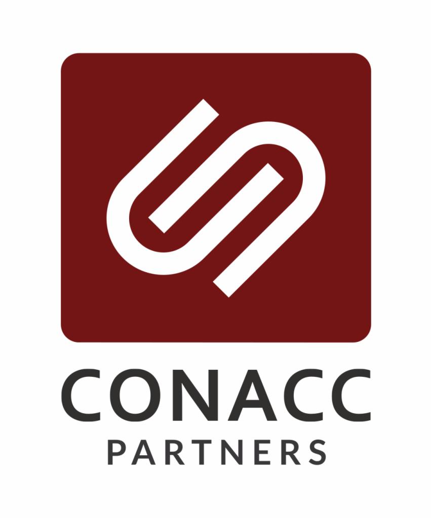 Logo CONACC Partners z białym symbolem splecionych liter na bordowym kwadracie z zaokrąglonymi rogami, poniżej nazwa firmy w kolorze grafitowym.