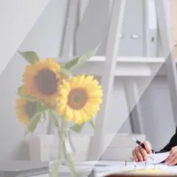 Kobieta w okularach i czarnej marynarce, uśmiechnięta, siedzi przy biurku z dokumentami i długopisem w dłoni, w tle wazon ze słonecznikami i logo 'Just Tax Biuro Rachunkowe'.