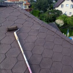 Renowacja dachu z gontu bitumicznego.