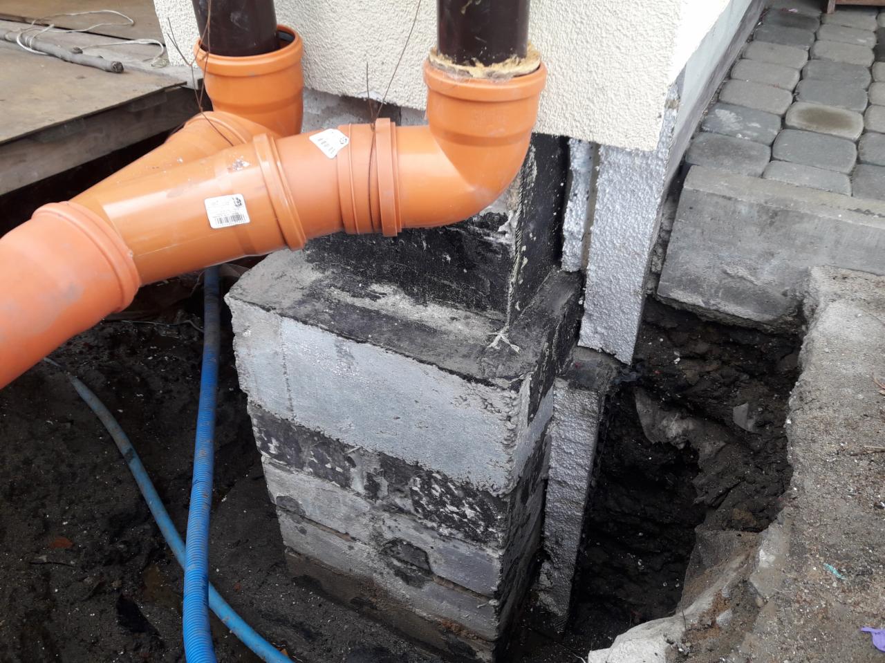 Badanie fundamentu barwnikiem UV