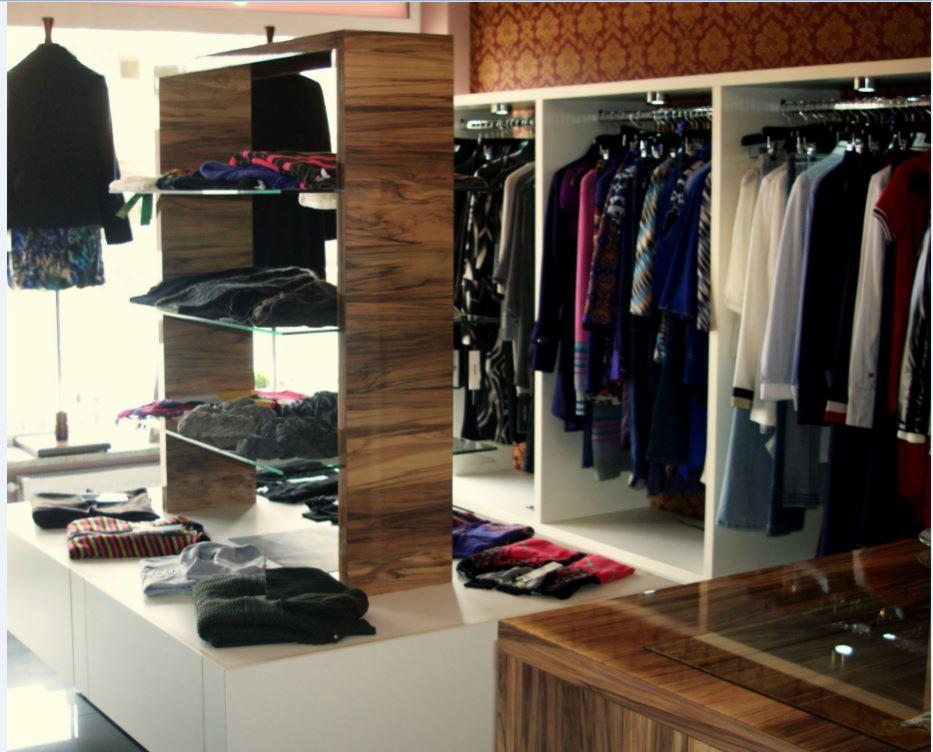 Zabudowa sklepu odzieżowego