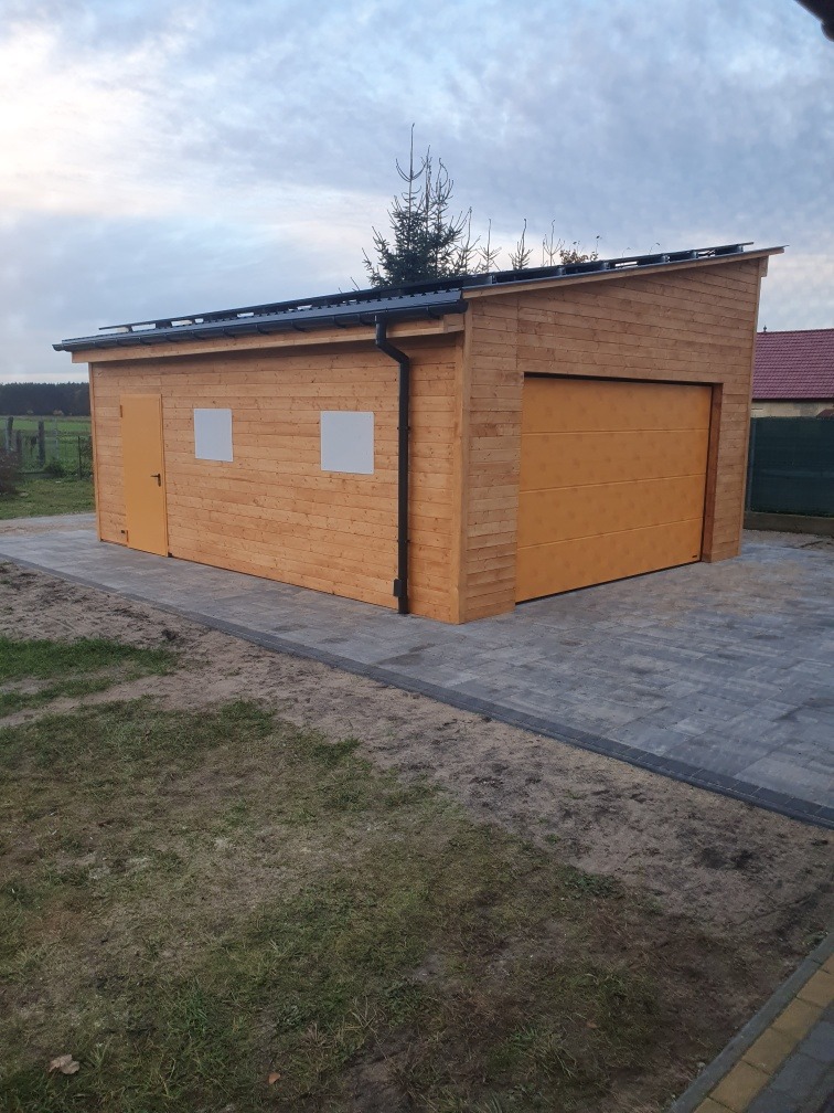 Brama drzwi w bardzo oryginalnym kolorze :)