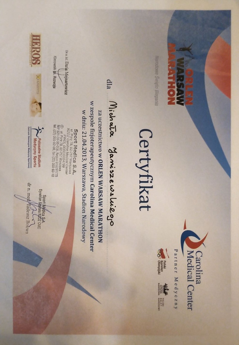 Certyfikat dla Michała Janiszewskiego za udział w ORLEN Warsaw Marathon w zespole fizjoterapeutycznym Carolina Medical Center, datowany na 21.04.2013, z podpisami i logo Sport Medica S.A.