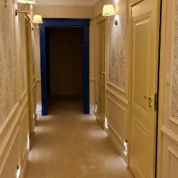 Oświetlenie na korytarzu