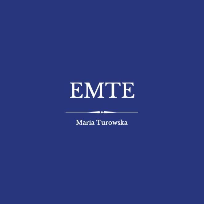 Logo firmy EMTE Maria Turowska na ciemnoniebieskim tle.