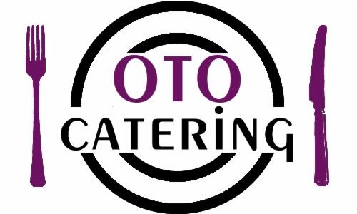 Logo firmy cateringowej z fioletowymi elementami: widelec, nóż i napis 'OTO Catering' wewnątrz czarnych okręgów.