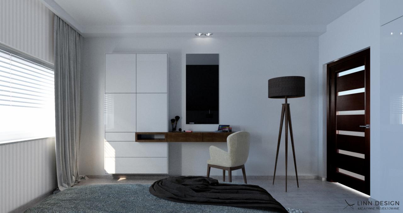 Nowoczesna sypialnia z toaletką, białymi szafkami, lustrem, krzesłem tapicerowanym i lampą na trójnogu. Na blacie toaletki kosmetyki i laptop.