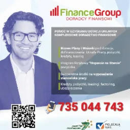 Mężczyzna w okularach, uśmiechnięty, na tle reklamy Finance Group z ofertą dotacji unijnych, planów biznesowych, kredytów i leasingu, z numerem telefonu i kodem QR.