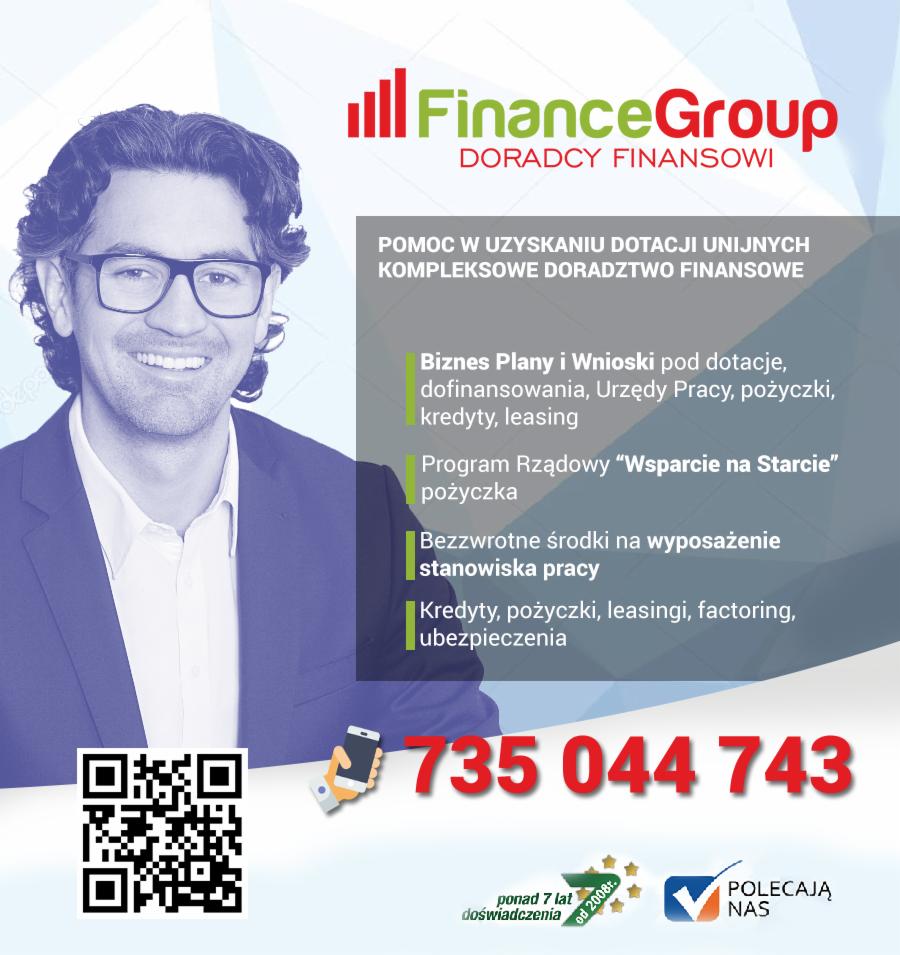 Mężczyzna w okularach, uśmiechnięty, na tle reklamy Finance Group z ofertą dotacji unijnych, planów biznesowych, kredytów i leasingu, z numerem telefonu i kodem QR.