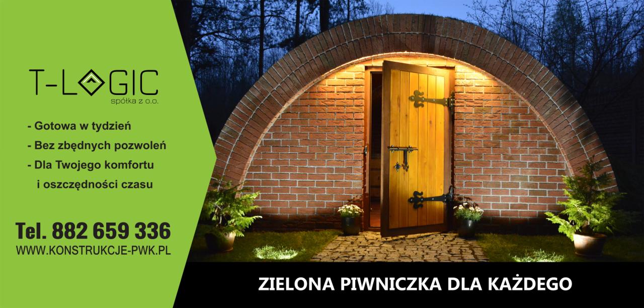 Reklama firmy T-Logic z wizualizacją piwniczki ogrodowej z ceglanym łukiem i drewnianymi drzwiami, oświetlonej punktowymi lampami.