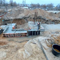 Budowa Agata Meble w Białej Podlaskiej
Zakres obejmował wykonanie robót ziemnych, żelbetowych  i murowych 
Kwota kontraktu: 1 570 000,00 PLN 