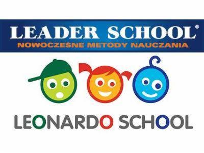 Logo szkoły językowej 'Leader School Leonardo School' z trzema kolorowymi postaciami: zielony chłopiec w czapce, pomarańczowa dziewczynka z kokardami i niebieska postać z zawijasem.