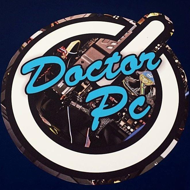 Logo firmy Doctor PC z wnętrzem komputera w tle, napis stylizowany na niebiesko.