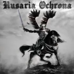 Stylizowany wizerunek husarza z rozwiniętymi skrzydłami, trzymającego szablę, na koniu, z napisem 'Husaria Ochrona' u góry, w tonacji czarno-białej.