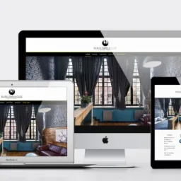 Responsywna strona internetowa Black Swan House wyświetlana na monitorze, laptopie, tablecie i smartfonie z zieloną obudową.