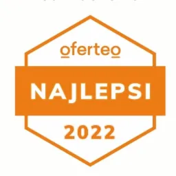 Pomarańczowa odznaka Oferteo 'Najlepsi 2022' na białym tle.