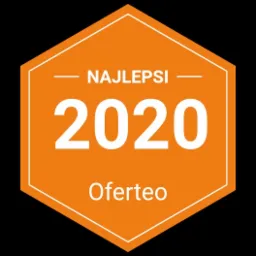 Pomarańczowa odznaka Oferteo 'Najlepsi 2020' na czarnym tle.