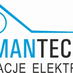 Logo firmy HERMANTECHNIK z niebieskim symbolem wtyczki w okręgu pod dachem i napisem INSTALACJE ELEKTRYCZNE pod nazwą firmy.