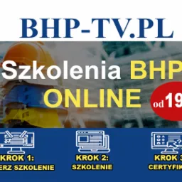 Grafika reklamowa: Szkolenia BHP online od 19 zł. Stos kask&oacute;w budowlanych na tle biurowca, kroki do uzyskania certyfikatu BHP.