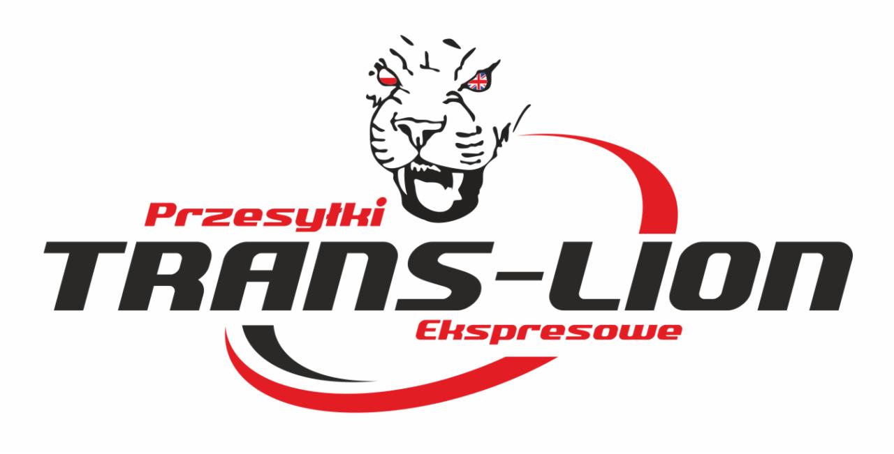 Logo firmy Trans-Lion z głową lwa, w którego oczach odbijają się flagi Polski i Wielkiej Brytanii, z napisem 'Przesyłki TRANS-LION Ekspresowe' w kolorach czerwonym i czarnym.