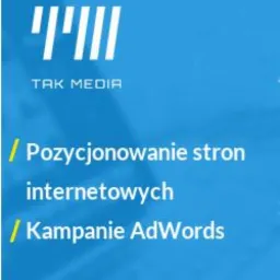 Niebieskie tło z białym logo 'TAK MEDIA', tekstem 'Pozycjonowanie stron internetowych' i 'Kampanie AdWords' pisanymi żółtą czcionką z ukośnikiem przed każdym napisem.