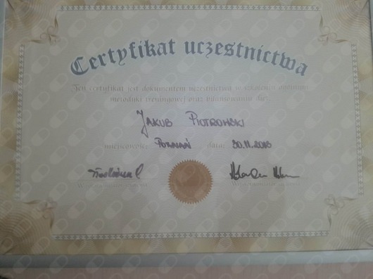 Skan certyfikatu uczestnictwa w szkoleniu z metod treningowych i bilansowania diety, wystawiony na nazwisko Jakub Piotrowski, z datą 30.11.2018.