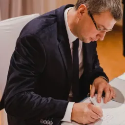 Adwokat Mateusz Rzeszut