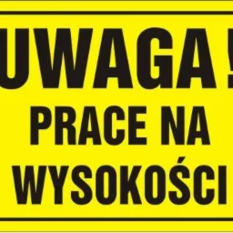 Żółta tablica ostrzegawcza z napisem 'UWAGA! PRACE NA WYSOKOŚCI' w czarnych literach i wykrzyknikiem.