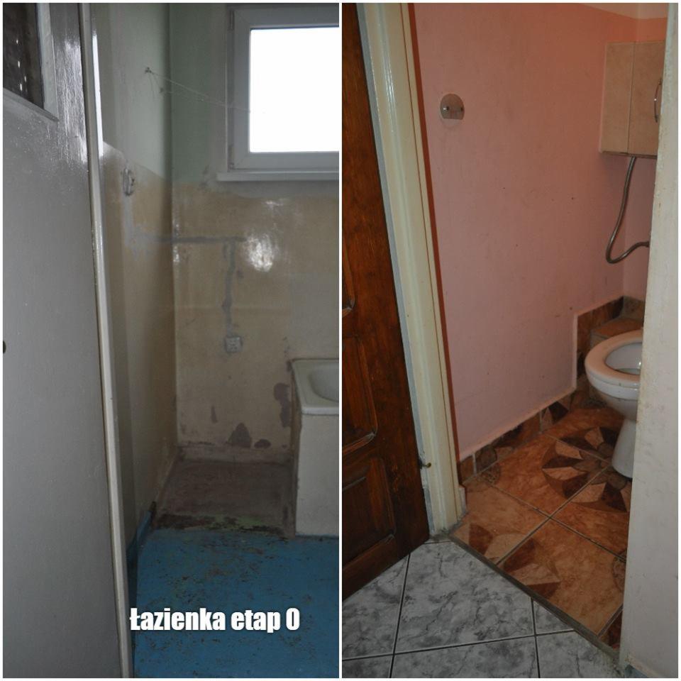 Zdjęcie łazienki przed remontem, po lewej widoczne ściany z odchodzącą farbą i fragment niebieskiej podłogi, po prawej toaleta z nowymi płytkami podłogowymi i pomalowane ściany na różowo.