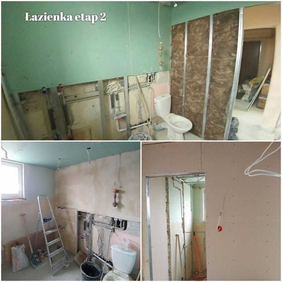 Fotokompozycja przedstawia remont łazienki w trakcie: widoczne odsłonięte rury, instalacje elektryczne, ściany w trakcie przygotowywania pod płytki, częściowo ocieplone ściany wełną mineralną...