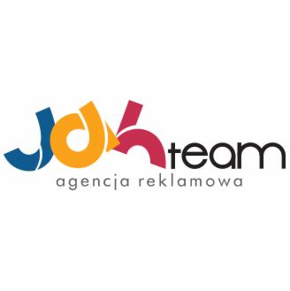 Logo agencji reklamowej J6 Team z kolorowymi elementami graficznymi i czarnym napisem 'team' oraz dopiskiem 'agencja reklamowa'.