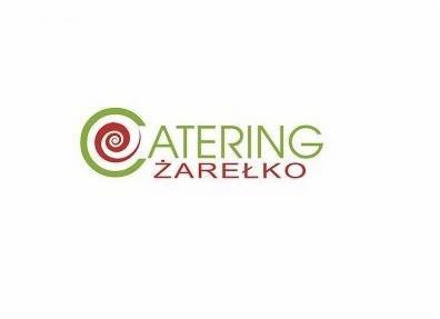 Logo firmy cateringowej Żarełko z zielono-czerwonym symbolem w kształcie spirali wkomponowanym w literę C.