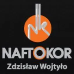 Logo firmy NAFTO KOR Zdzisław Wojtyło z pomarańczowym okręgiem i stylizowanymi literami NK na czarnym tle.
