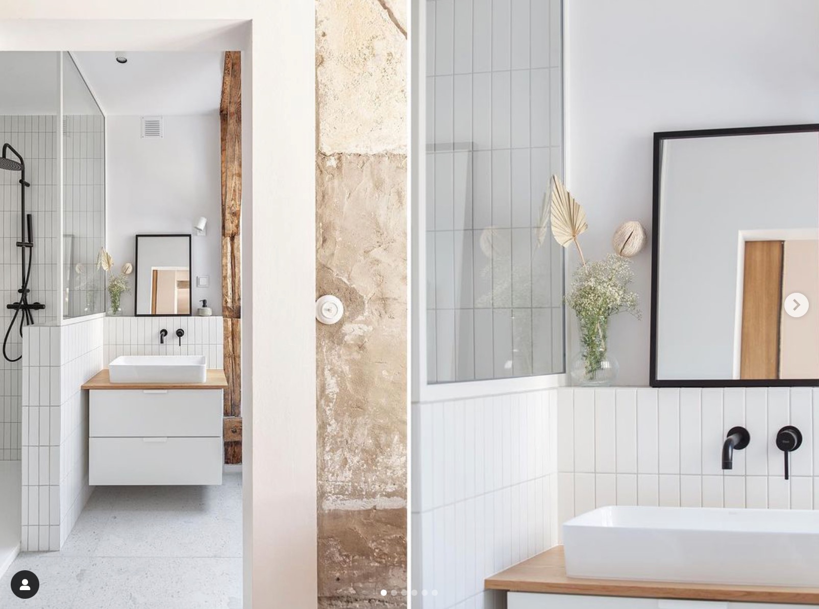 Nowoczesna łazienka z białą armaturą, drewnianym blatem pod umywalką, czarną baterią i prysznicem typu walk-in, z elementami surowego betonu na ścianie.