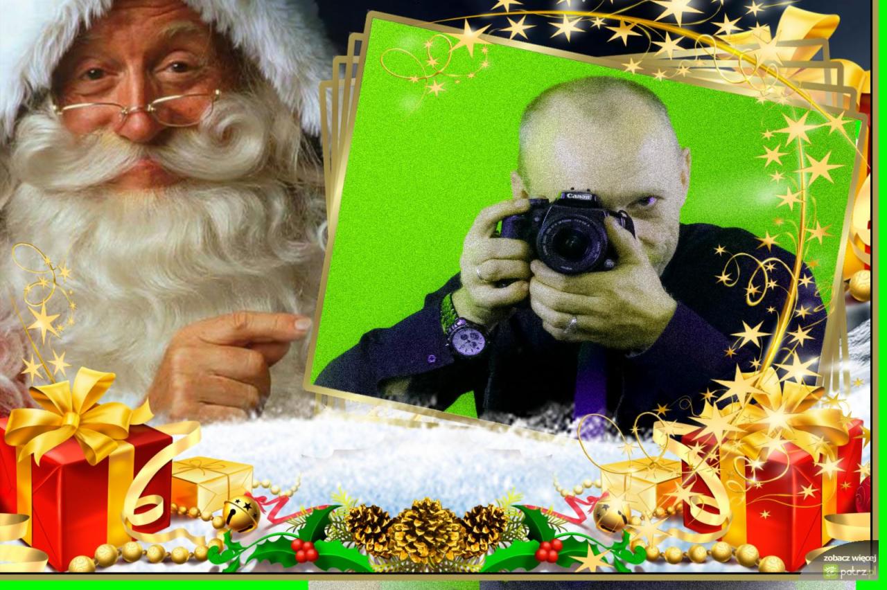 Fotograf z aparatem Canon, na zielonym tle, w świątecznej ramce z Mikołajem i prezentami.