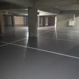posadzka przemysłowa wykonana w parkingu podziemnym