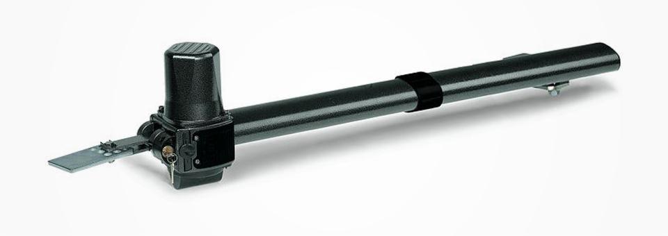 Siłownik bramy automatycznej w kolorze grafitowym, widoczne mocowanie i kluczyk zabezpieczający.