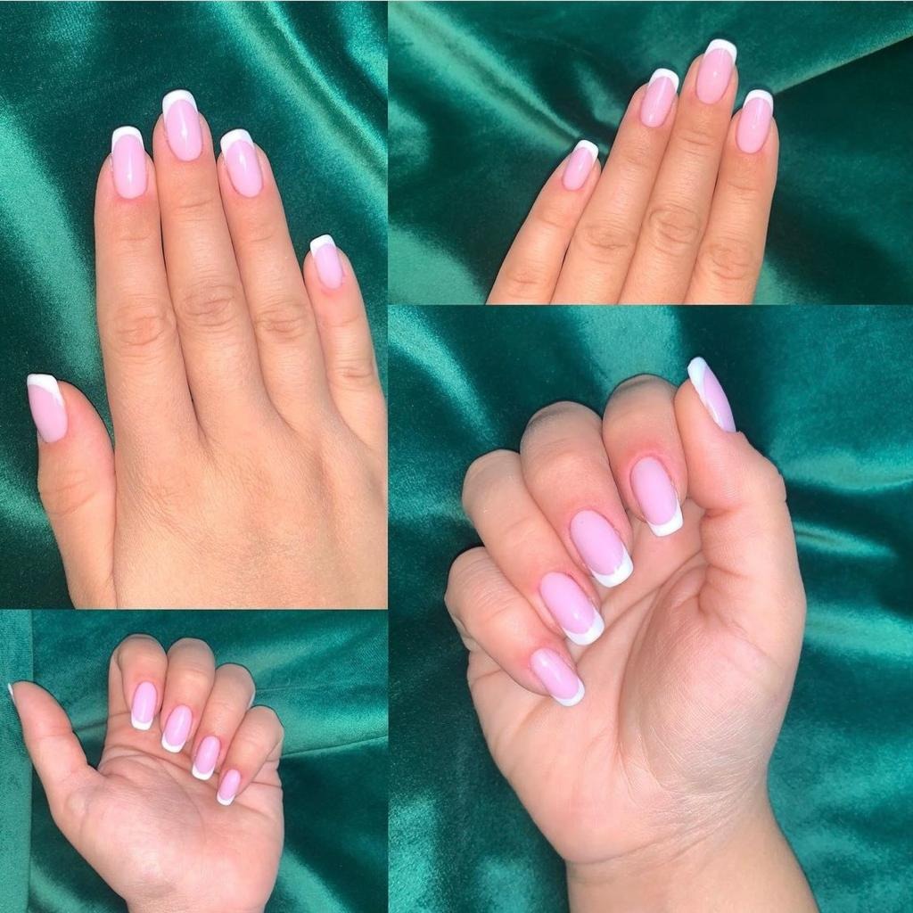 Kolaż dłoni z manicure francuskim na tle zielonej satyny, pokazujący różne ujęcia i kąty.