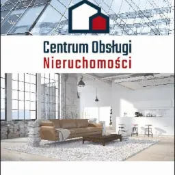 Kolaż: Szklany budynek biurowy, logo firmy 'Centrum Obsługi Nieruchomości', loftowe wnętrze z sofą i dywanem, sypialnia z łóżkiem na paletach.