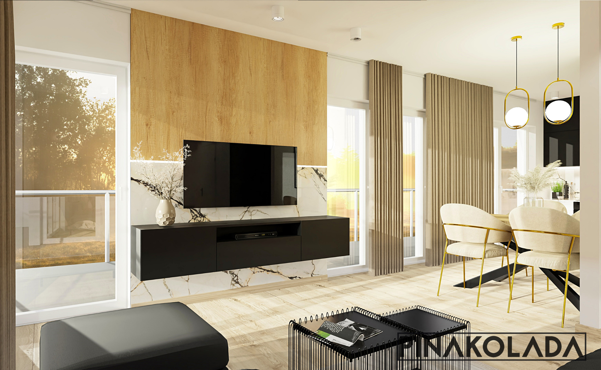 Nowoczesny salon z drewnianą ścianą, marmurowym akcentem, zawieszonym czarnym regałem pod telewizor i minimalistycznym stolikiem kawowym na tle jasnych zasłon i jadalni z krzesłami na złotych nogach.