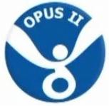 Niebieski okrągły emblemat z białym, stylizowanym symbolem przypominającym ludzką sylwetkę i napis 'OPUS II' u góry.