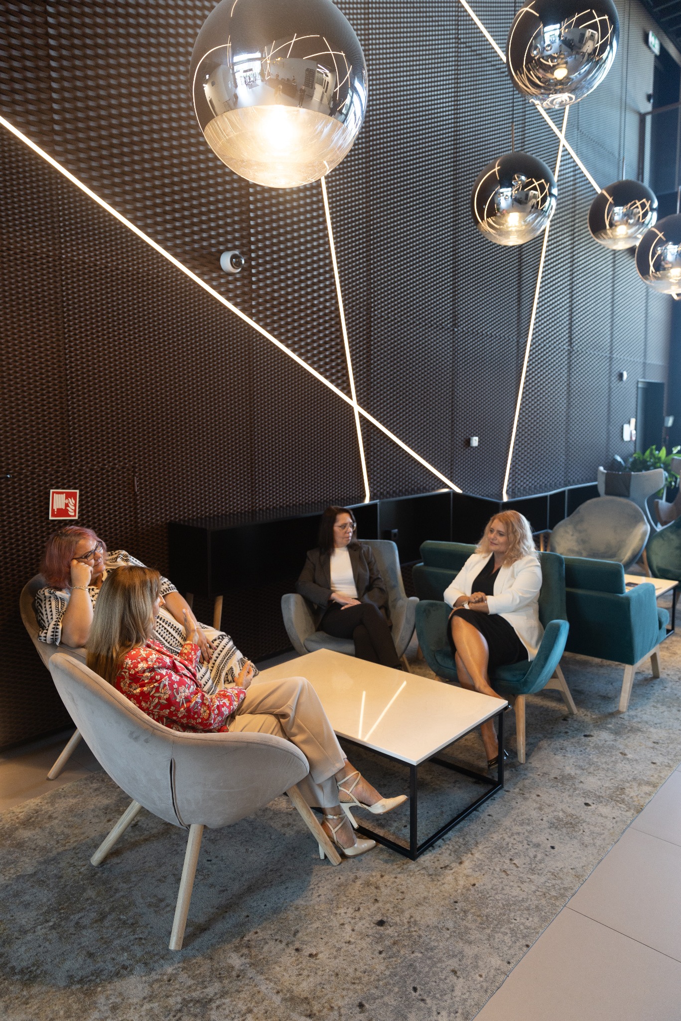 Konsultacje odbywają sie online , możliwe są rozniezpotkania wnaszej siedzibie, lub u klienta.