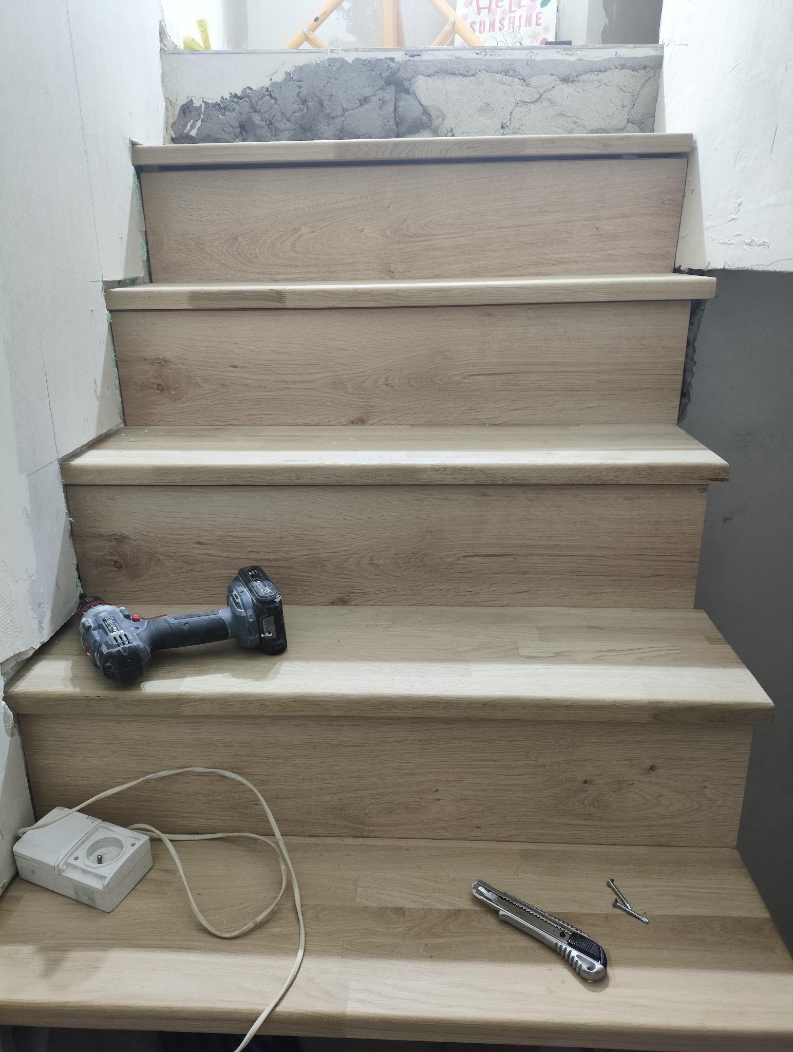 Schody drewniane na konstrukcji metalowej