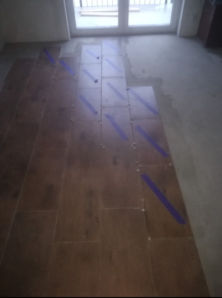 Płytki podłogowe drewnopodobne