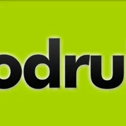 Logo firmy Fotodruk z czarną biedronką na literze 'o', na jasnozielonym tle z hasłem 'Największa drukarnia w mieście!'