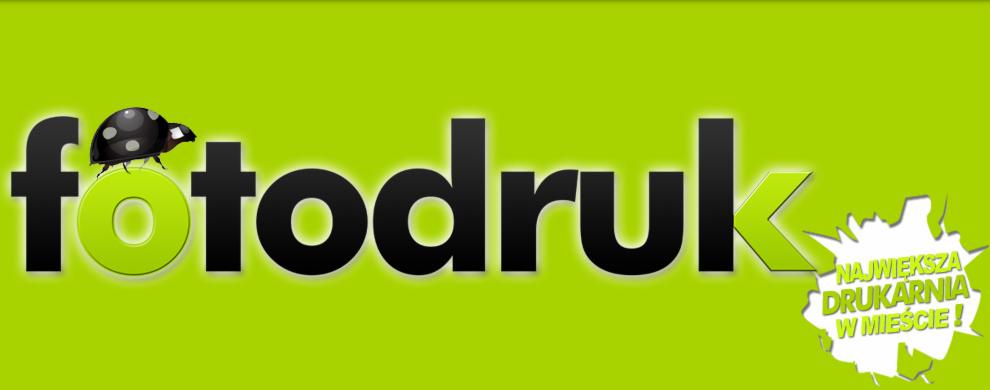 Logo firmy Fotodruk z czarną biedronką na literze 'o', na jasnozielonym tle z hasłem 'Największa drukarnia w mieście!'