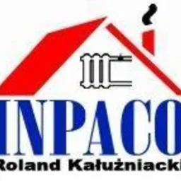 Logo firmy INPACO Roland Kałużniacki z czerwonym dachem domu i schematycznym białym grzejnikiem na białym tle.