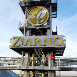 Podświetlana Reklama wysoko gabarytowa.