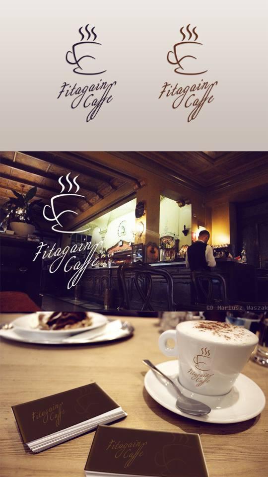 Projekt logo kawiarni Fitagain Caffe umieszczony na wizytówkach, filiżance cappuccino i witrynie lokalu w stylu retro.